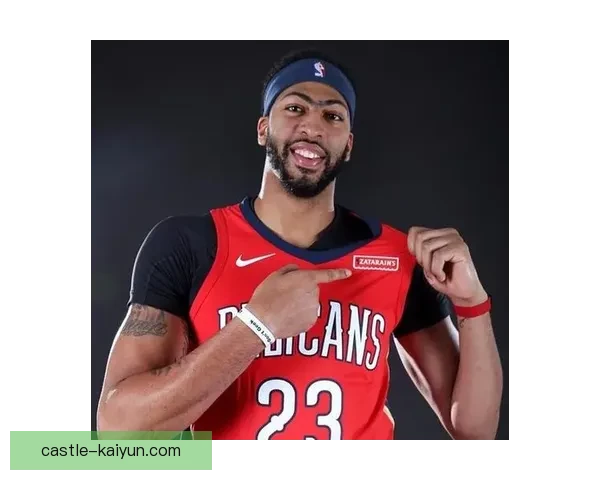 戴维斯本赛季联赛表现稳健，攻防两端持续提升